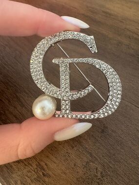 New Crystal-Studded Silver-Tone Pearl Accent Brooch